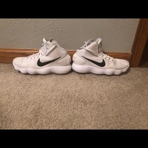 Women’s Nike Hyperdunk Basketball Shoe, 9.5